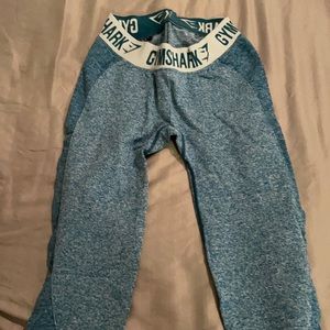 Gym shark leggings